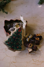 Lata árvore com chocolates