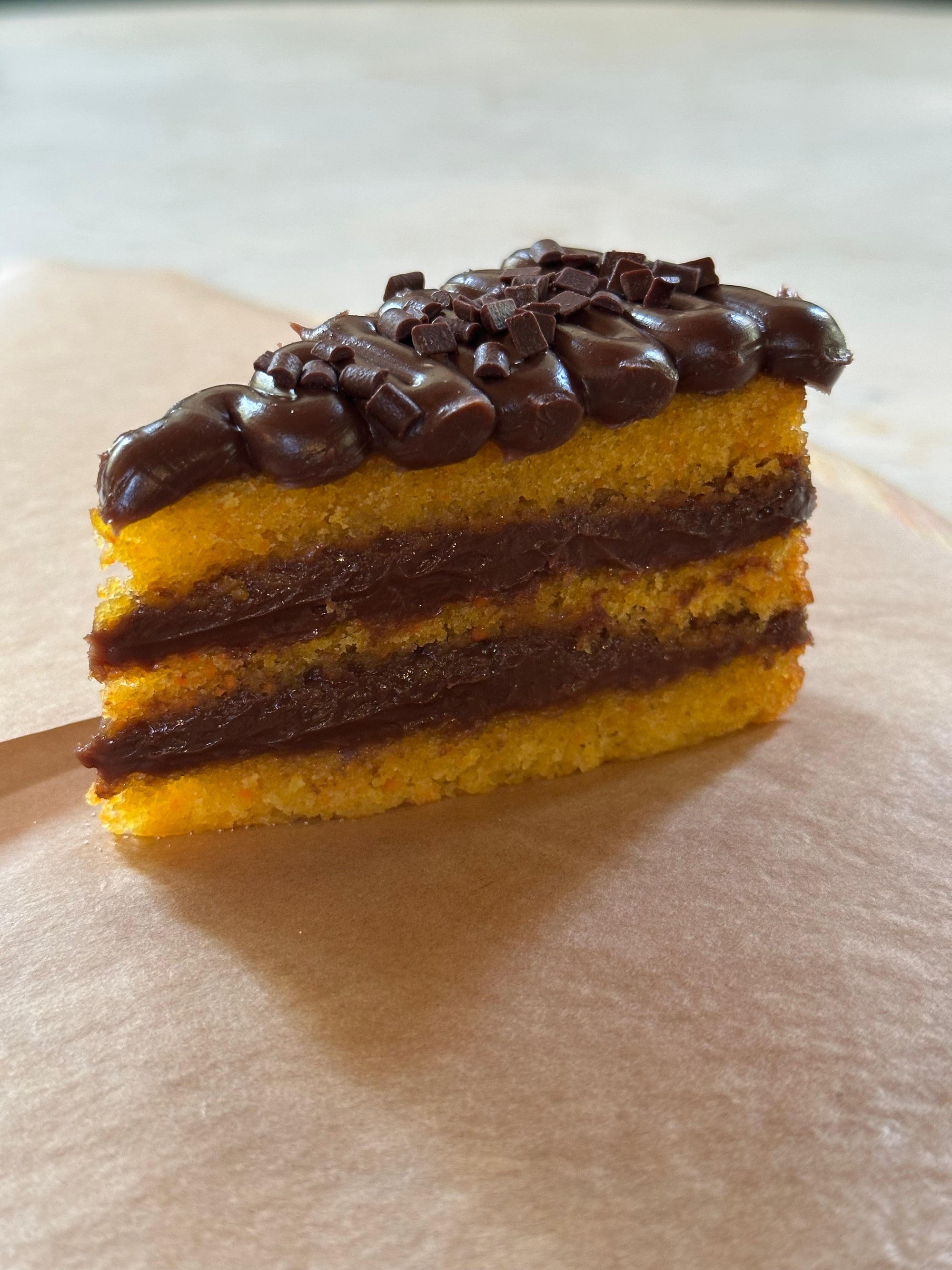 Fatia de bolo de cenoura mini